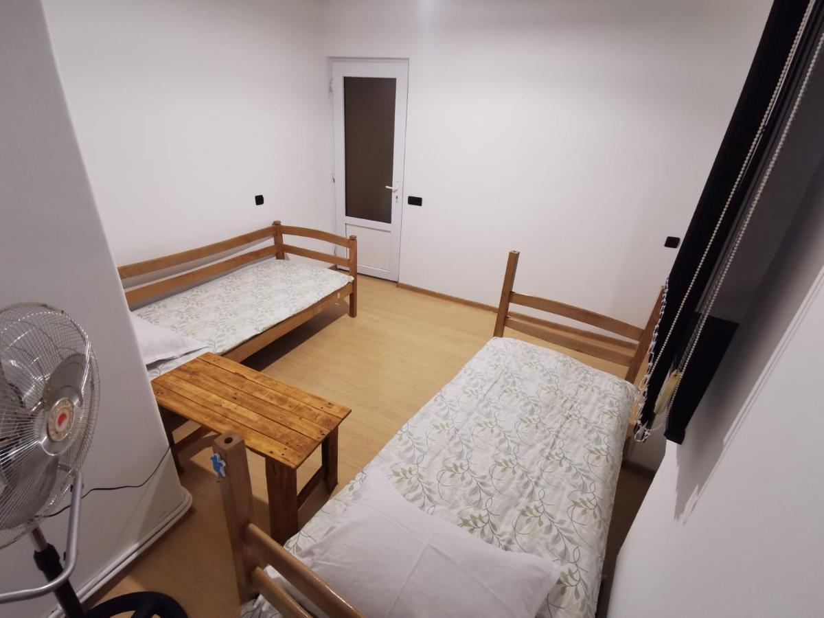 4 Friends Hostel เยเรวาน ภายนอก รูปภาพ
