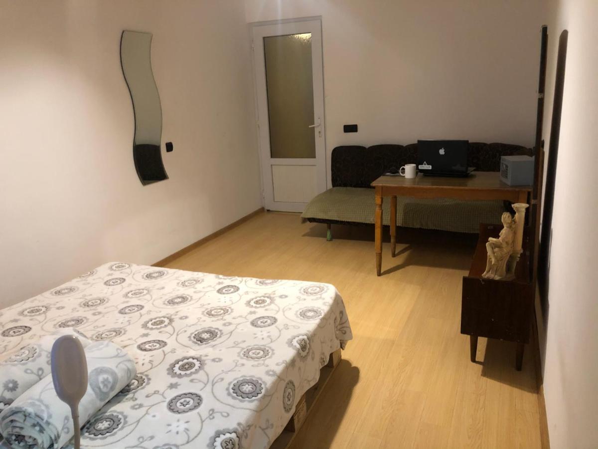 4 Friends Hostel เยเรวาน ภายนอก รูปภาพ