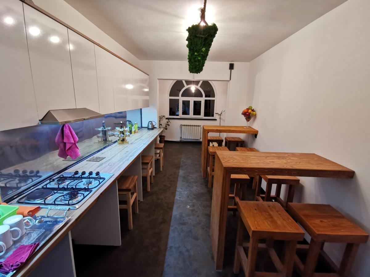 4 Friends Hostel เยเรวาน ภายนอก รูปภาพ