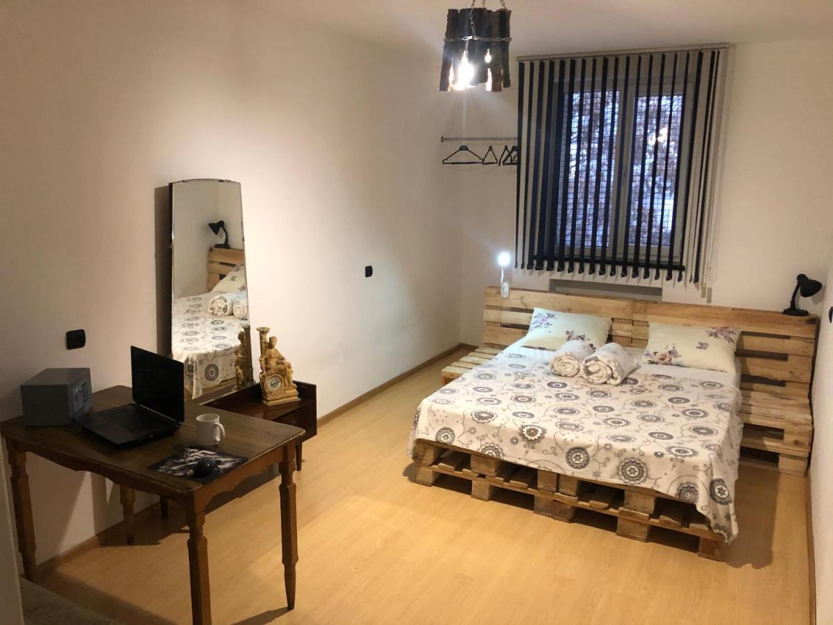 4 Friends Hostel เยเรวาน ภายนอก รูปภาพ