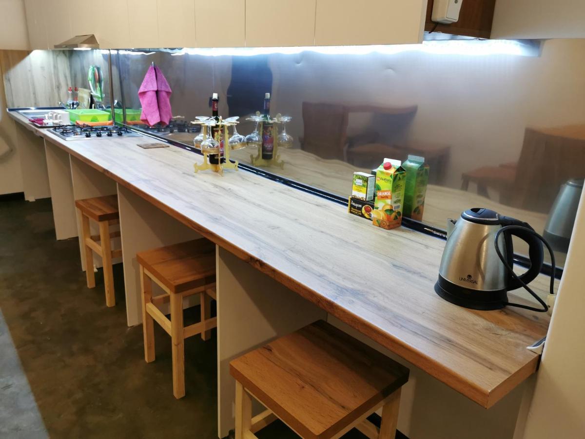 4 Friends Hostel เยเรวาน ภายนอก รูปภาพ