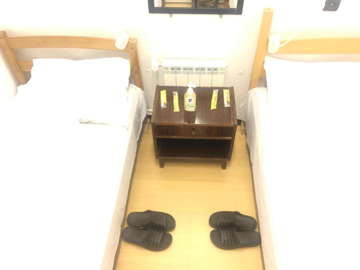 4 Friends Hostel เยเรวาน ภายนอก รูปภาพ