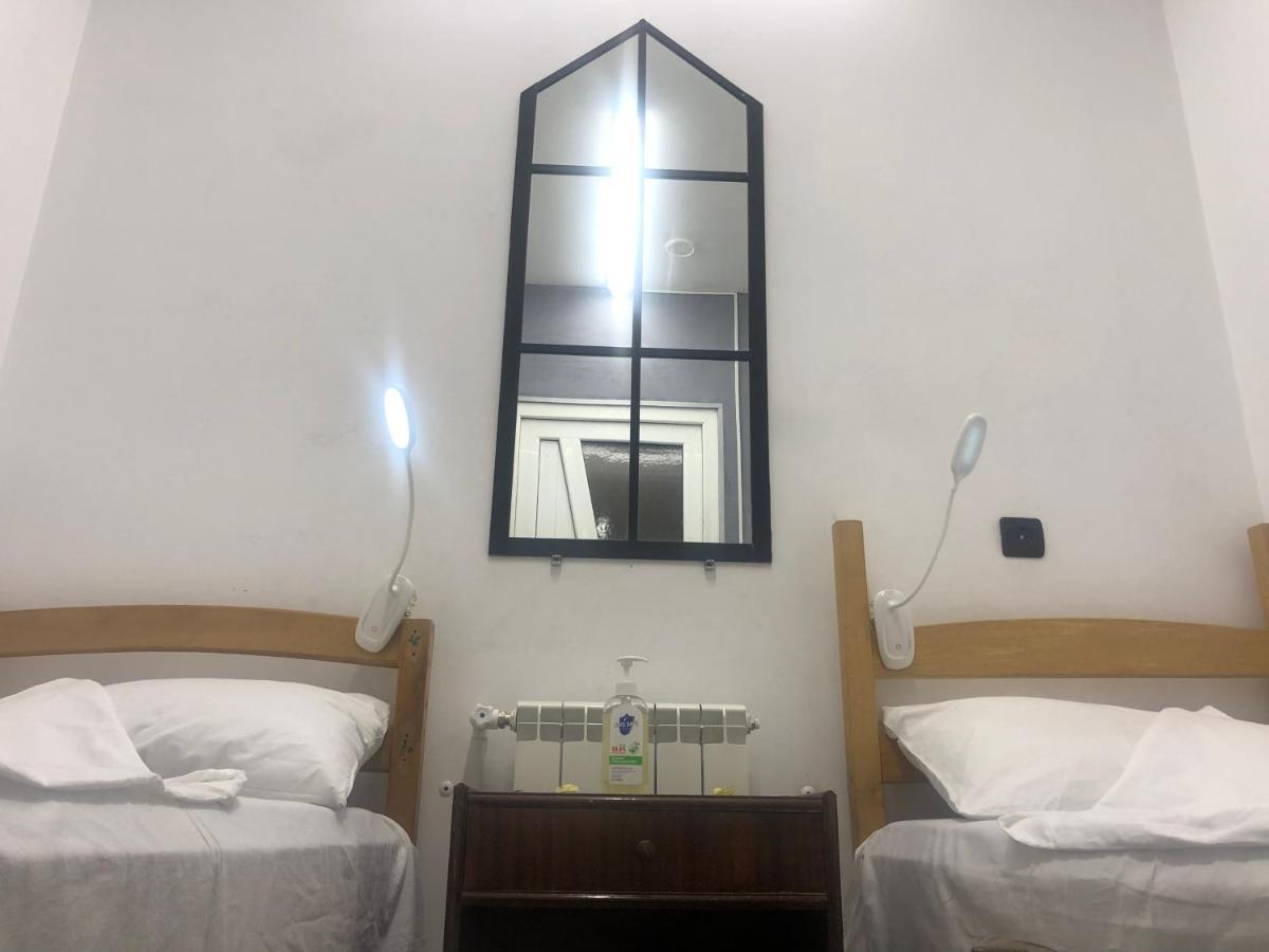 4 Friends Hostel เยเรวาน ภายนอก รูปภาพ