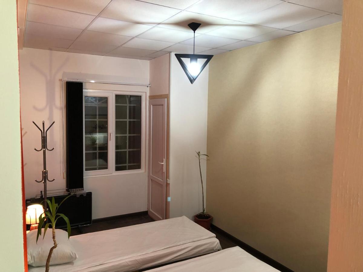 4 Friends Hostel เยเรวาน ภายนอก รูปภาพ